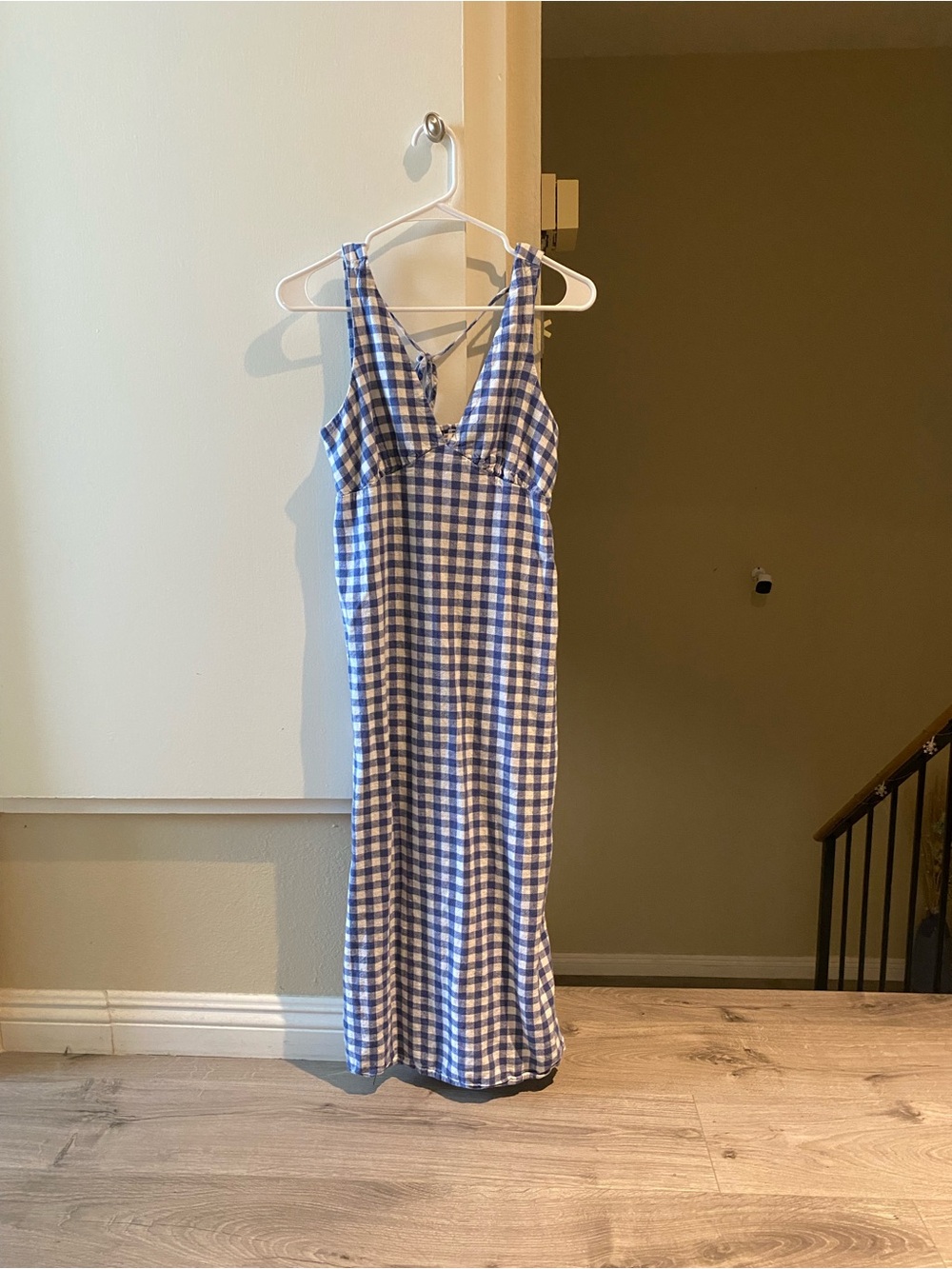 Old Navy Blue and White v-neck Gingham midi dress, size small